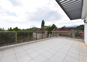 Двухкомнатная меблированная квартира на берегу горной реки