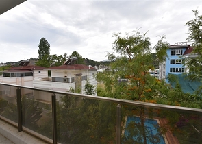 Двухкомнатная меблированная квартира на берегу горной реки