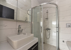 Двухкомнатная меблированная квартира на берегу горной реки