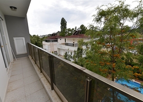 Двухкомнатная меблированная квартира на берегу горной реки