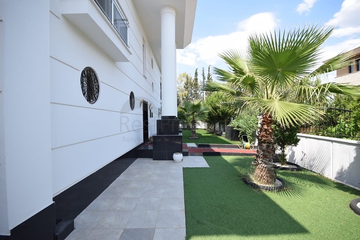 Роскошная вилла 4+1 в Дошемеальты Анталья