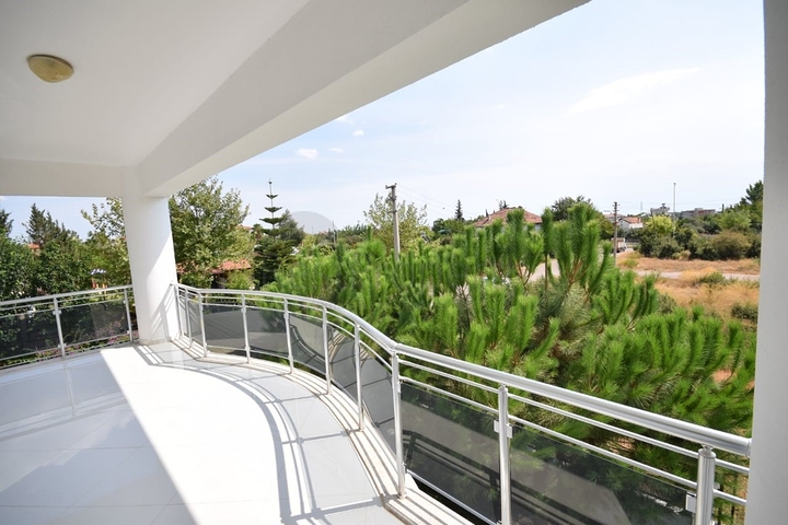 Роскошная вилла 4+1 в Дошемеальты Анталья