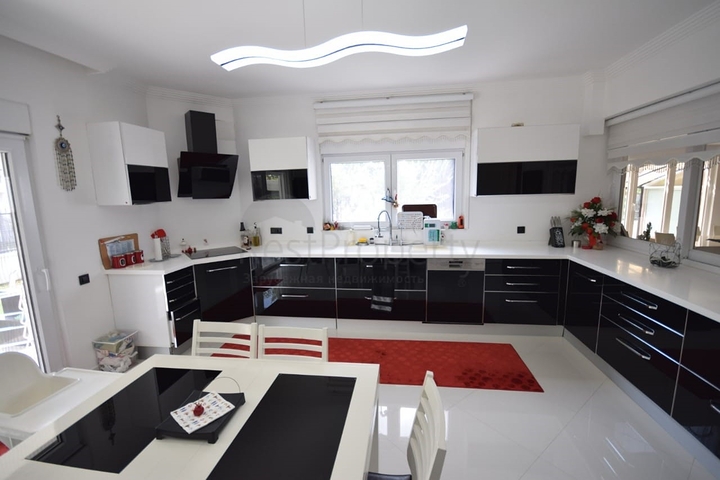 Роскошная вилла 4+1 в Дошемеальты Анталья