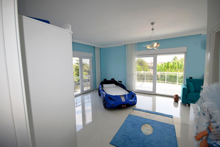 Роскошная вилла 4+1 в Дошемеальты Анталья