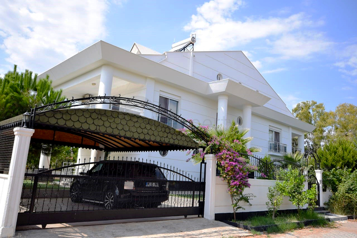 Роскошная вилла 4+1 в Дошемеальты Анталья