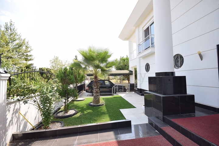 Роскошная вилла 4+1 в Дошемеальты Анталья