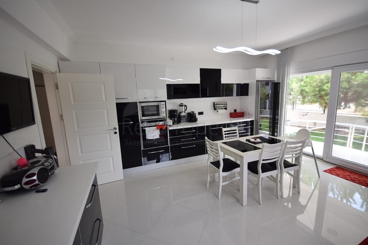 Роскошная вилла 4+1 в Дошемеальты Анталья