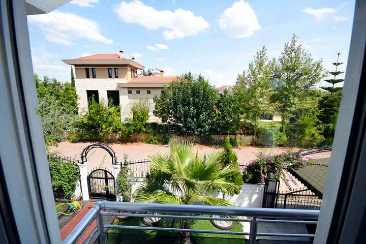 Роскошная вилла 4+1 в Дошемеальты Анталья