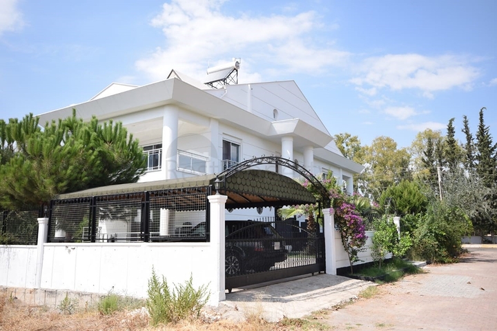 Роскошная вилла 4+1 в Дошемеальты Анталья