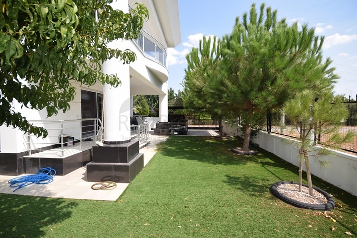 Роскошная вилла 4+1 в Дошемеальты Анталья