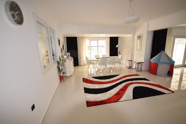 Роскошная вилла 4+1 в Дошемеальты Анталья