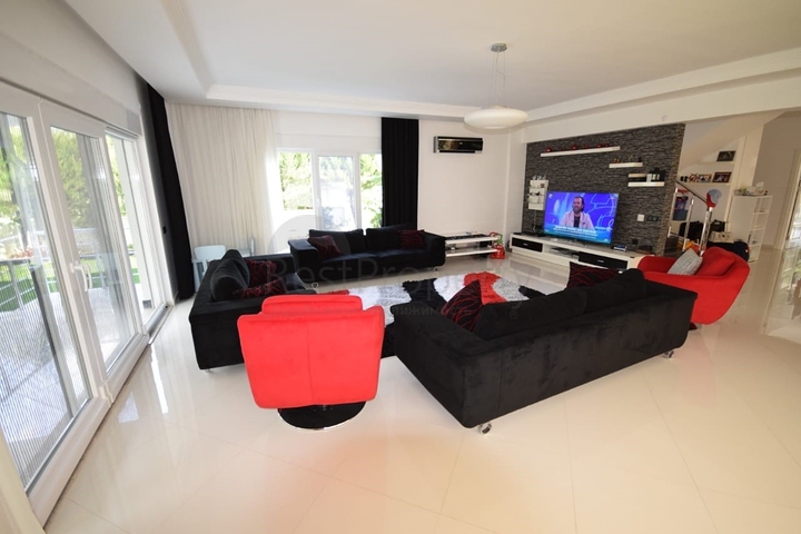 Роскошная вилла 4+1 в Дошемеальты Анталья