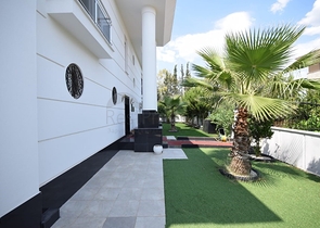 Роскошная вилла 4+1 в Дошемеальты Анталья