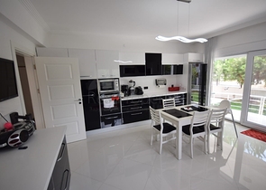 Роскошная вилла 4+1 в Дошемеальты Анталья