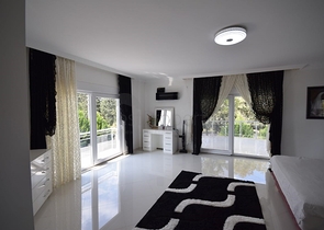 Роскошная вилла 4+1 в Дошемеальты Анталья