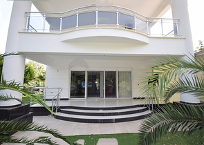 Роскошная вилла 4+1 в Дошемеальты Анталья