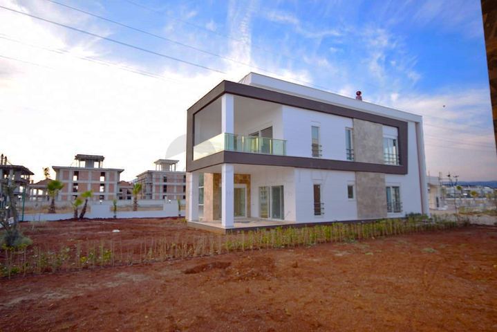 Просторная вилла 4+1 в Алтынкале Дошемеальты