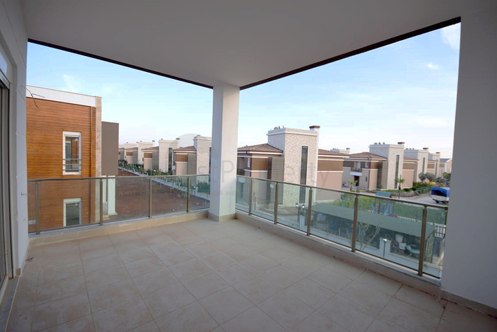 Просторная вилла 4+1 в Алтынкале Дошемеальты