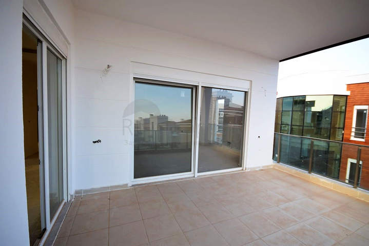 Просторная вилла 4+1 в Алтынкале Дошемеальты