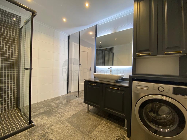 Трехкомнатная квартира в административном центре Алании. 