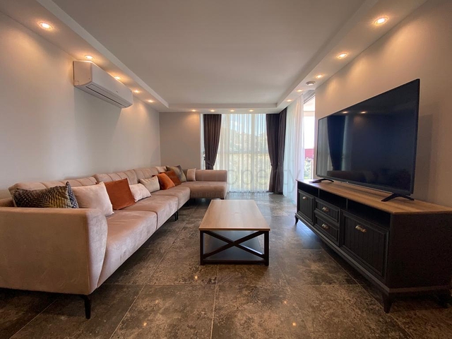 Трехкомнатная квартира в административном центре Алании. 