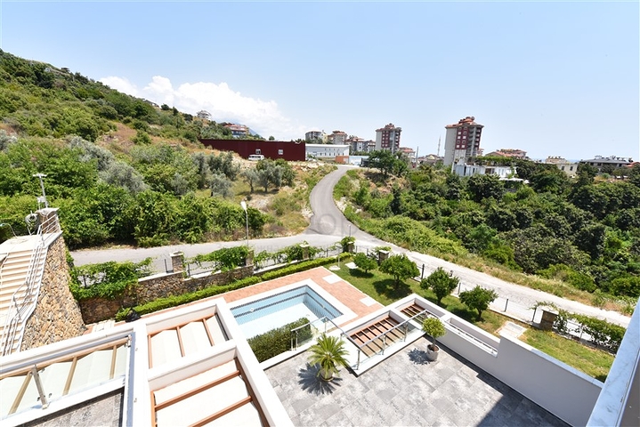 Трехкомнатная квартира в административном центре Алании. 