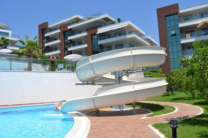 Трехкомнатная квартира в административном центре Алании. 