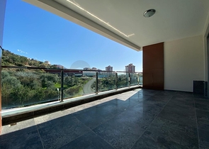 Трехкомнатная квартира в административном центре Алании. 