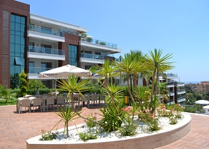 Трехкомнатная квартира в административном центре Алании. 