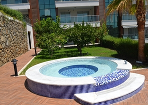 Трехкомнатная квартира в административном центре Алании. 