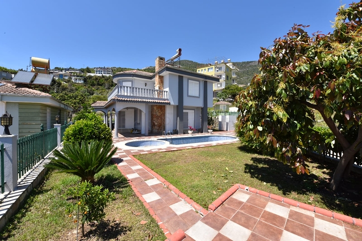 Вилла 4+1 с видом на крепость и море