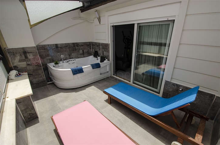 Элитный пентхаус 3+1 с мебелью в комплексе 600 м до моря