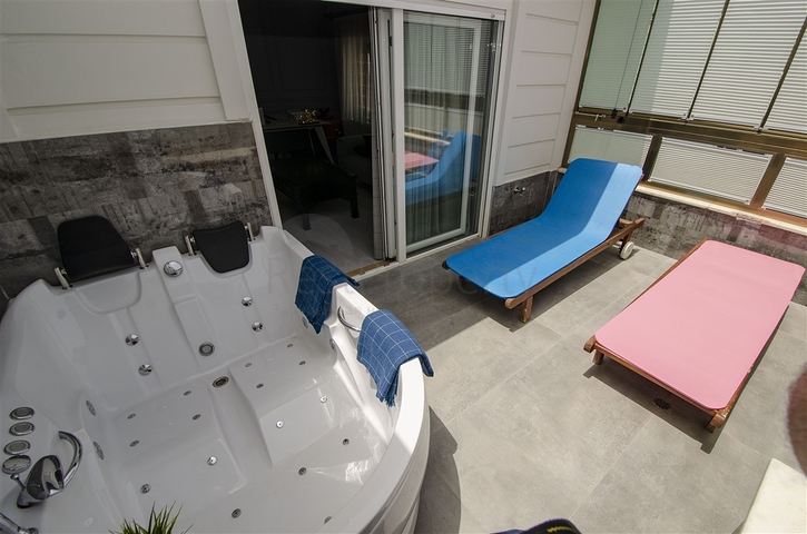 Элитный пентхаус 3+1 с мебелью в комплексе 600 м до моря