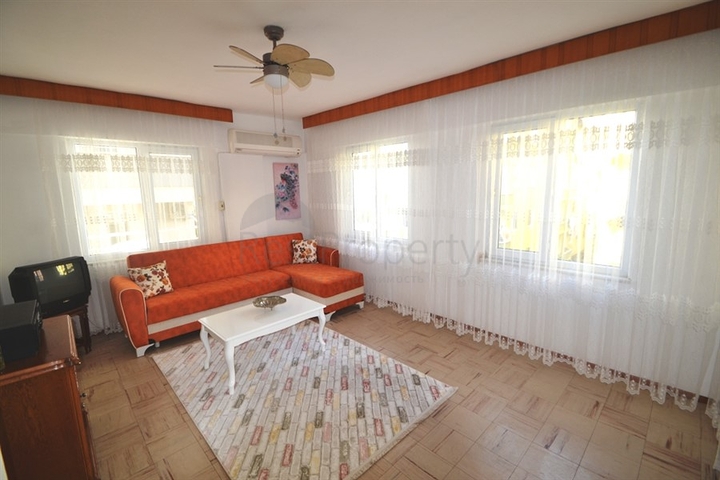 Меблированная квартира с двумя спальнями и отдельной кухней в Махмутларе