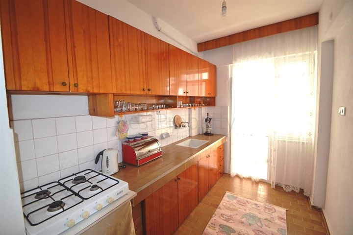 Меблированная квартира с двумя спальнями и отдельной кухней в Махмутларе