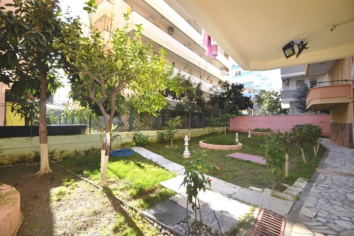 Меблированная квартира с двумя спальнями и отдельной кухней в Махмутларе