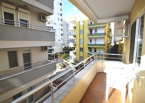 Меблированная квартира с двумя спальнями и отдельной кухней в Махмутларе