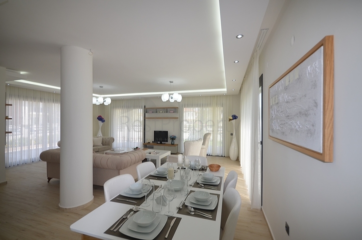 Трехэтажная вилла планировкой 4+1 в Фетхие