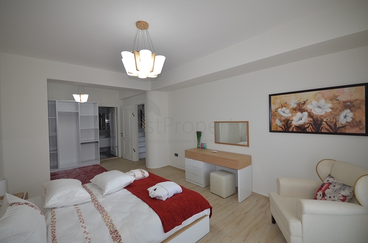 Трехэтажная вилла планировкой 4+1 в Фетхие