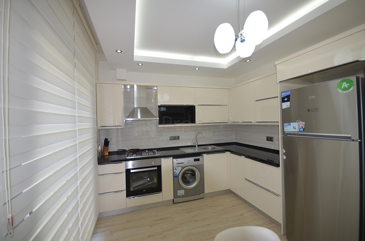 Трехэтажная вилла планировкой 4+1 в Фетхие