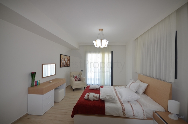 Трехэтажная вилла планировкой 4+1 в Фетхие