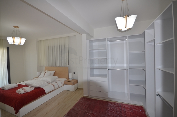 Трехэтажная вилла планировкой 4+1 в Фетхие