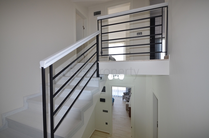 Трехэтажная вилла планировкой 4+1 в Фетхие