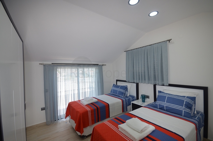 Трехэтажная вилла планировкой 4+1 в Фетхие