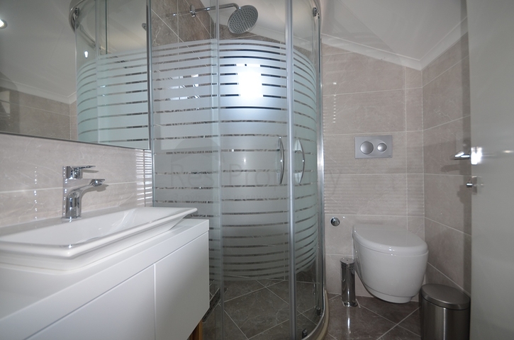 Трехэтажная вилла планировкой 4+1 в Фетхие