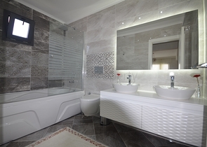 Трехэтажная вилла планировкой 4+1 в Фетхие