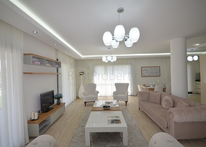 Трехэтажная вилла планировкой 4+1 в Фетхие