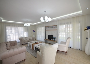 Трехэтажная вилла планировкой 4+1 в Фетхие