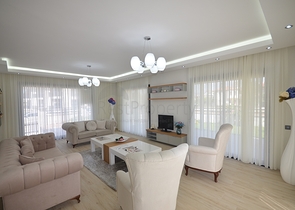 Трехэтажная вилла планировкой 4+1 в Фетхие