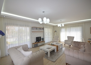 Трехэтажная вилла планировкой 4+1 в Фетхие